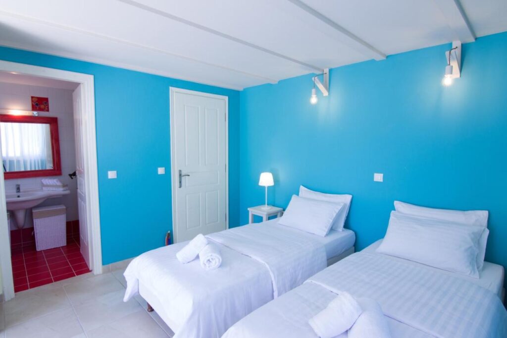 Twin bedroom